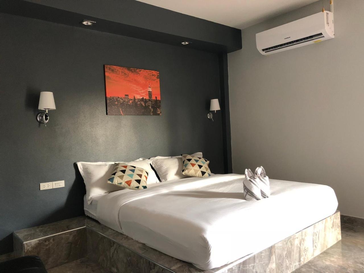 Relax Resort Nakhon Sawan Exterior photo